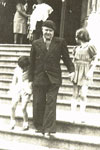 Charles-Albert Cingria et les enfants Monnier, 1945.